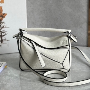 Loewe 로에베 2023 퍼즐백 18cm