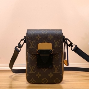 Louis Vuitton 루이비통 2023 S락 버티컬 웨어러블 월릿 M81522 19CM