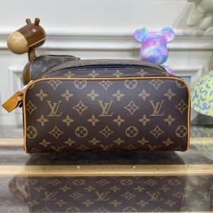 Louis Vuitton 루이비통 2023 돕 키트 파우치 M46696 28CM