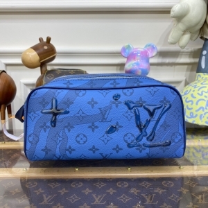 Louis Vuitton 루이비통 2023 돕 키트 파우치 M82337 28CM
