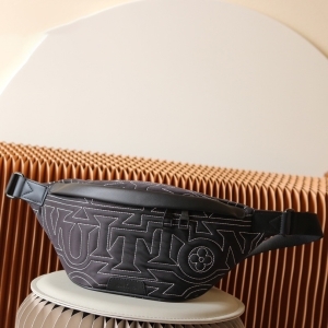 Louis Vuitton 루이비통 2023 디스커버리 범백 M21427 44CM