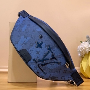 Louis Vuitton 루이비통 2023 디스커버리 범백 M22576 44CM