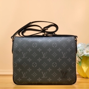 Louis Vuitton 루이비통 2023 디스트릭트 PM 26CM