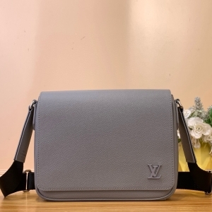 Louis Vuitton 루이비통 2024 디스트릭트 PM 26CM