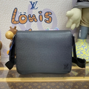 Louis Vuitton 루이비통 2023 디스트릭트 PM 26CM