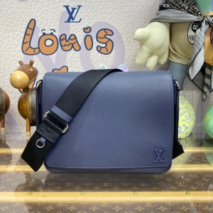 Louis Vuitton 루이비통 2023 디스트릭트 PM 26CM