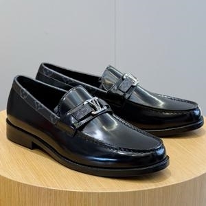 Louis Vuitton 루이비통 2025 Major 로퍼 ? Glazed Calfskin / Monogram Buckle (3색) (6월)