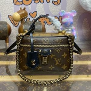 Louis Vuitton 루이비통 2024 베니티 체인 파우치 19CM
