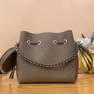 Louis Vuitton 루이비통 2023 벨라 버킷백 M21582 22CM