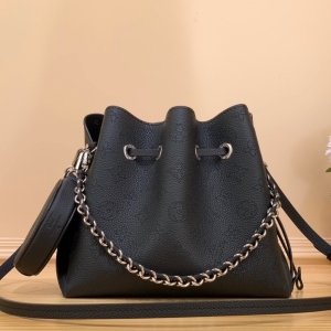 Louis Vuitton 루이비통 2023 벨라 버킷백 M57070 22CM