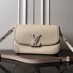 Louis Vuitton 루이비통 2023 부시백 M59386 24.5CM