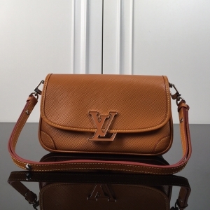 Louis Vuitton 루이비통 2023 부시백 M59386 24.5CM