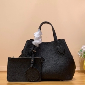 Louis Vuitton 루이비통 2023 블라썸 토트백 / M21909 30CM