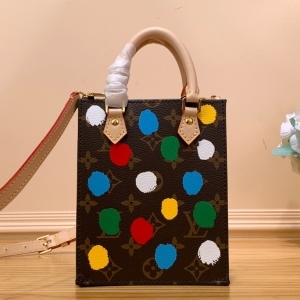 Louis Vuitton 루이비통 2023 쁘띠 삭 플라백 M81867 17CM