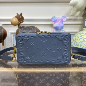 Louis Vuitton 루이비통 2023 소프트 트렁크 웨어러블 월릿 M82035 22.5CM