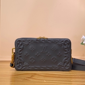 Louis Vuitton 루이비통 2023 소프트 트렁크 웨어러블 월릿 M82035 22.5CM