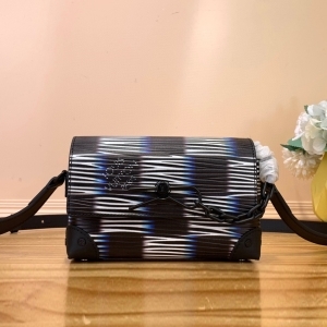 Louis Vuitton 루이비통 2023 스티머 웨어러블 월릿 18CM