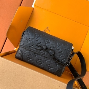 Louis Vuitton 루이비통 2025 스티머 웨어러블 월릿 18CM
