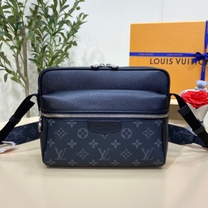 Louis Vuitton 루이비통 2023 아웃도어 메신저백 29.5CM