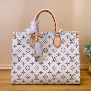 Louis Vuitton OnTheGo MM Monogram Tapestry Tote 루이비통 온더고 MM 모노그램 태피스트리 토트백 M24708  가로 35cm