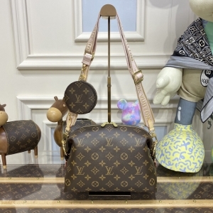 Louis Vuitton 루이비통 2023 코스메틱 파우치 M46458 (스트랩 포함) 27CM