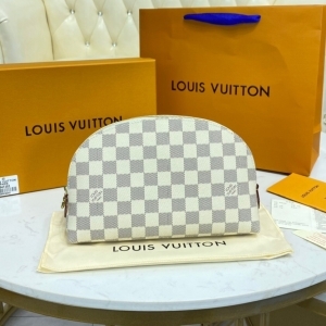 Louis Vuitton 루이비통 2023 코스메틱 파우치 21CM