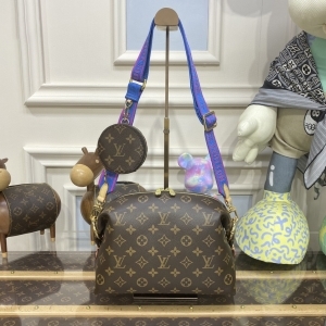 Louis Vuitton 루이비통 2023 코스메틱 파우치 M46458 (스트랩 포함) 27CM