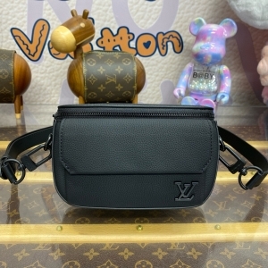 Louis Vuitton 루이비통 2024 파일럿 웨어러블 월릿 20CM