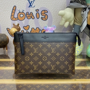 Louis Vuitton 루이비통 2023 포쉐트 보야주 서플 클러치백 32CM