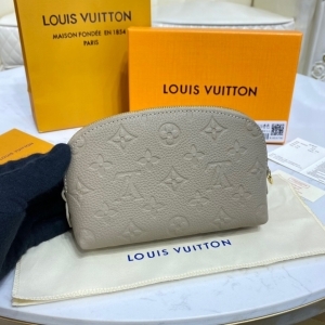 Louis Vuitton 루이비통 2023 포쉐트 코스메틱 17CM