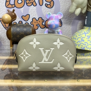 Louis Vuitton 루이비통 2023 포쉐트 코스메틱 17CM