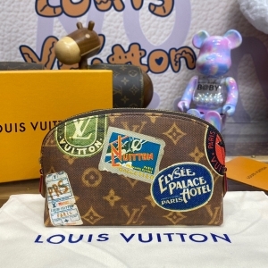 Louis Vuitton 루이비통 2024 포쉐트 코스메티크 PM 19CM