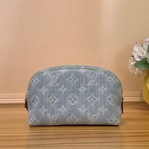 Louis Vuitton 루이비통 2024 포쉐트 코스메틱 파우치 19CM