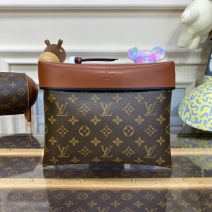 Louis Vuitton 루이비통 2023 포쉐트 튈르리 클러치 M64034 26CM