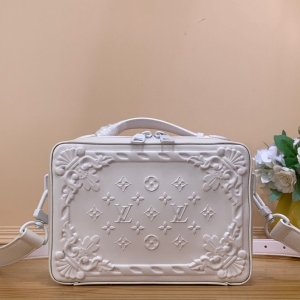 Louis Vuitton 루이비통 2023 핸들 소프트 트렁크 M21833 21.5CM