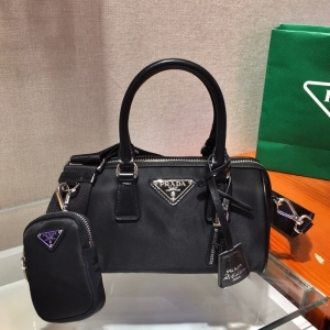 Prada 프라다 2023 나일론 보스턴 토트백 1BA846 20CM