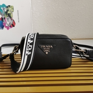 Prada 프라다 2023 레더 숄더백 1BH192 19CM