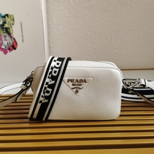 Prada 프라다 2023 레더 숄더백 1BH192 19CM