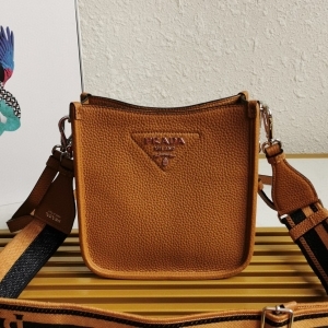 Prada 프라다 2023 레더 미니 숄더백 1BH191 20CM