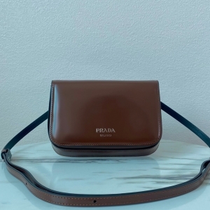 Prada 프라다 2023 레더 크로스백 18CM