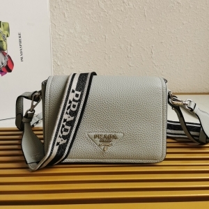 Prada 프라다 2023 레더 숄더백 23CM