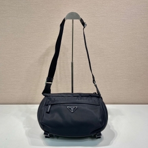 Prada 프라다 2023 리나일론 바이커백 27cm
