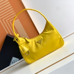 Prada 프라다 2023 리나일론 호보백 23CM
