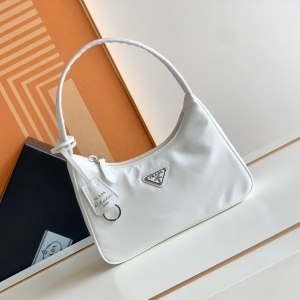 Prada 프라다 2023 리나일론 호보백 23CM