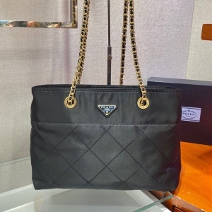 Prada 프라다 2024 리나일론 토트백 33CM