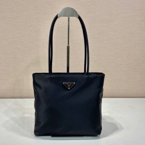 Prada 프라다 2024 리나일론 토트백 / / 35CM