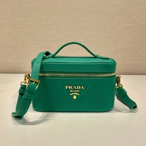 Prada 프라다 2023 베니티 미니백 18cm