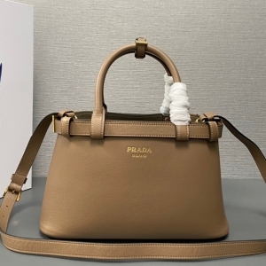 Prada 프라다 2023 벨트 가죽 핸드백 28CM
