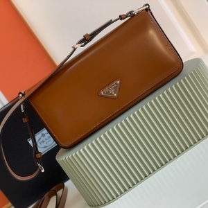 Prada 프라다 2023 브러시드 레더 팜므백 1BD323 26CM