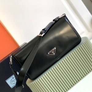 Prada 프라다 2023 브러시드 레더 팜므백 1BD323 26CM